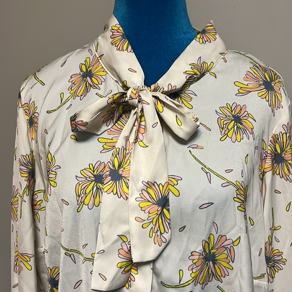Floral blouse - Picture 2 of 6